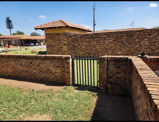 2 BEDROOM APARTMENT FOR SALE IN VAAL PARK EXT 1